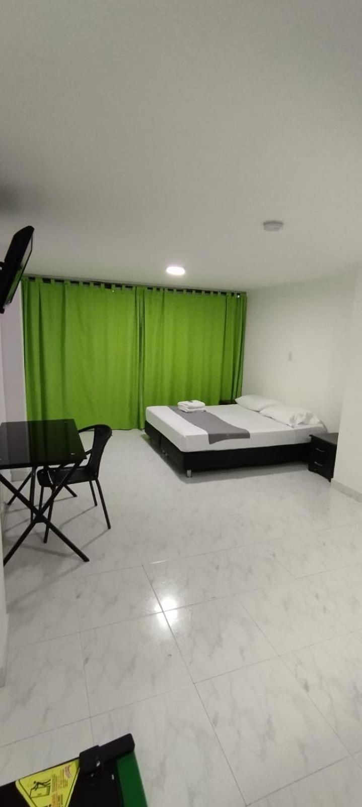 Hotel Paradise Lleras Медельин Экстерьер фото