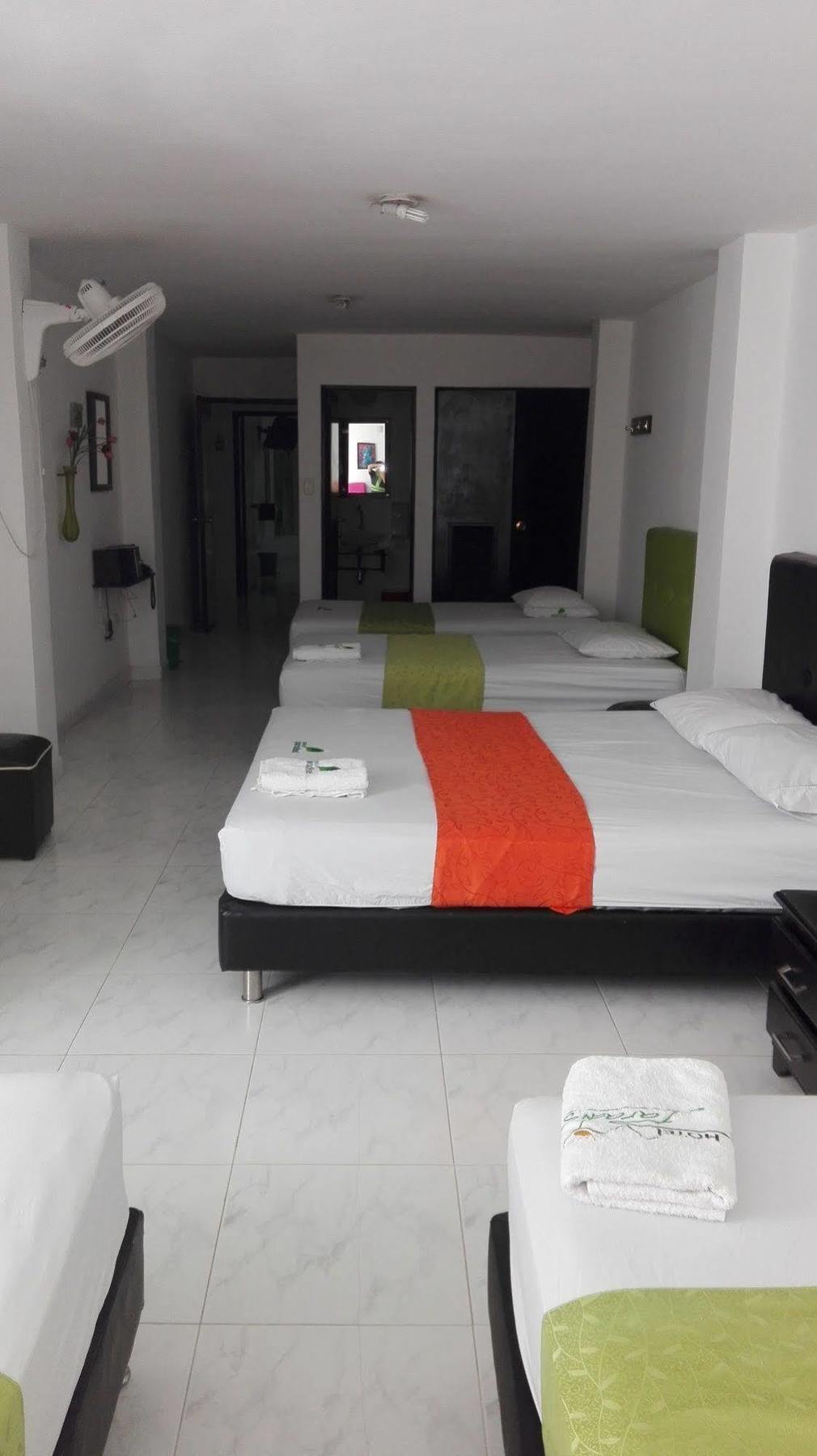 Hotel Paradise Lleras Медельин Экстерьер фото